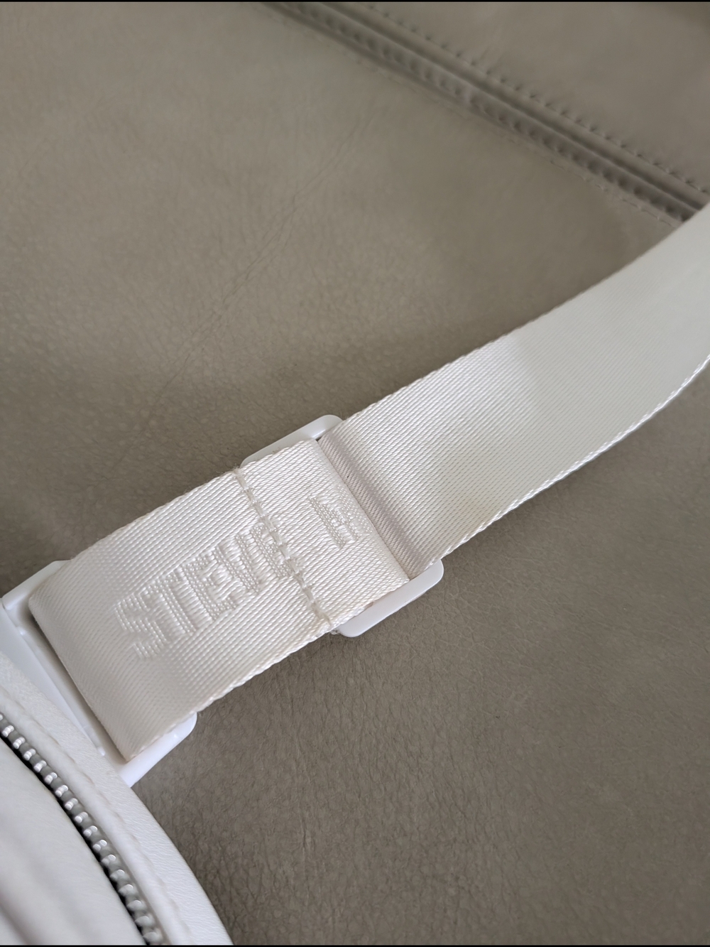 Steve Madden White Oval Crossbody Bag - Picture 10 of 10